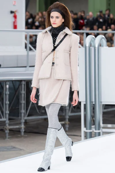 Look 9